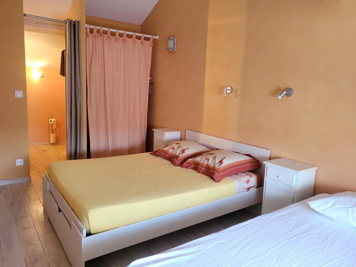 Le Clos des Figuiers - 3 Gîtes de caractère Duravel Esterno foto