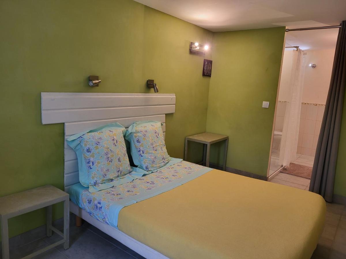 Le Clos des Figuiers - 3 Gîtes de caractère Duravel Esterno foto